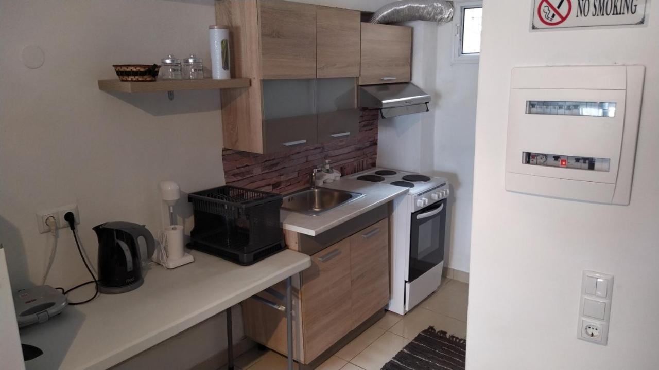 Celia'S Studio Apartment Nea Peramos  Exterior photo